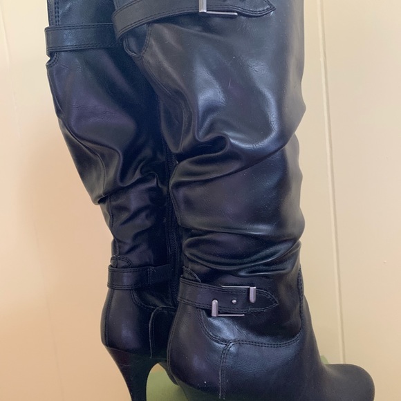 Boots - Picture 6 of 8